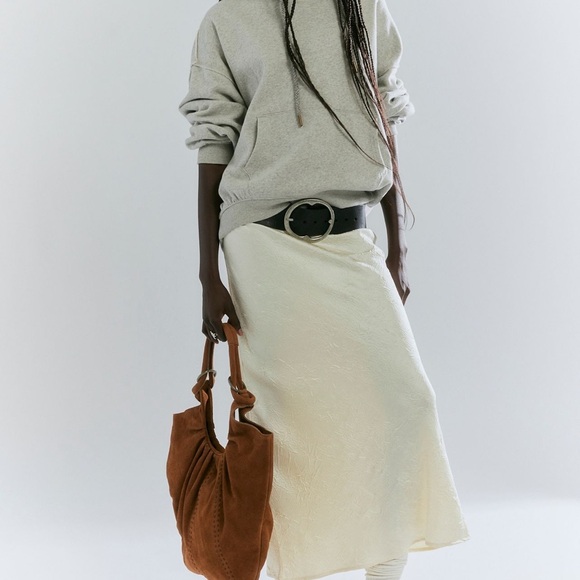 NWT Skadi Suede Scrunch Tote - Picture 4 of 5